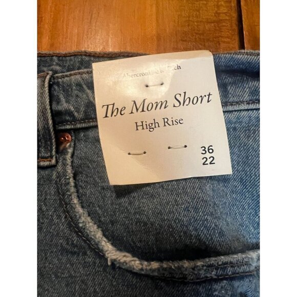 Abercrombie & Fitch Mom Short High Rise Jeans Short Size (36) 22 Distressed NWT - Picture 3 of 7